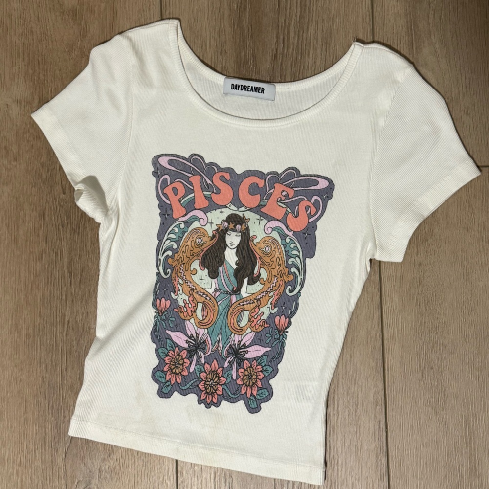 Free People/ Dreamer women’s white baby tee Pisces ♓️ size small/medium